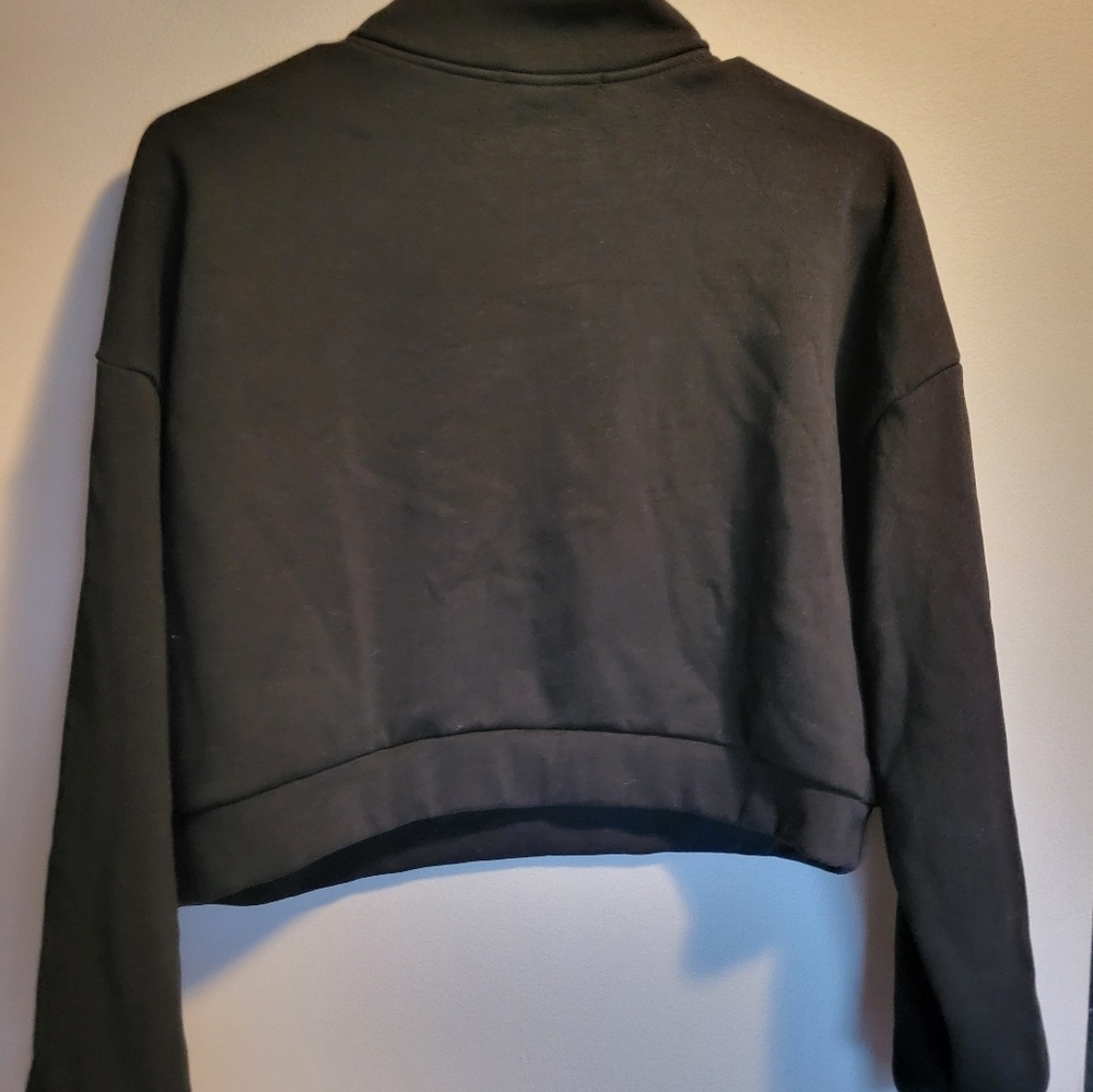 Fashion Crop Top Size Small - Picture 2 of 5